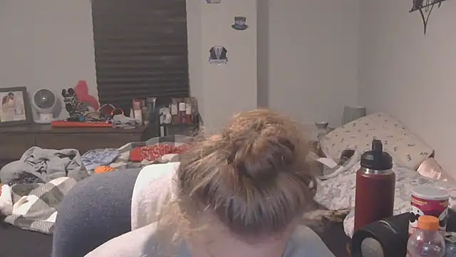 Sexyblonde12344 online show from September 17, 2025, 2:41 pm