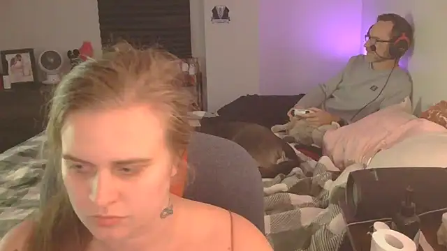 Sexyblonde12344 online show from September 22, 2025, 12:12 am