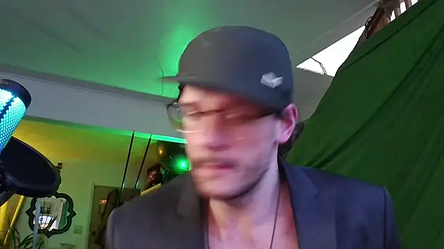 MasterDaddyCool online show from October 21, 2025, 3:51 am