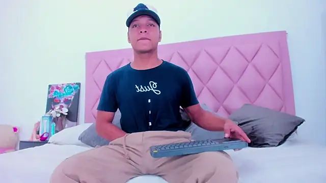 Ricky Owens1 online show from November 29, 2025, 12:52 pm