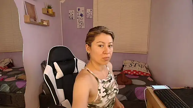 luna desiree online show from March 25, 2026, 10:38 pm