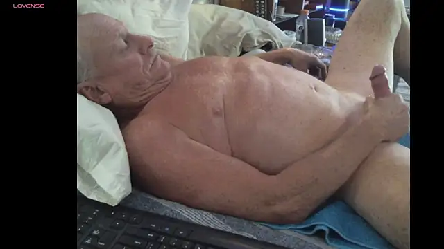 Pussyeat2please online show from September 29, 2025, 2:44 pm