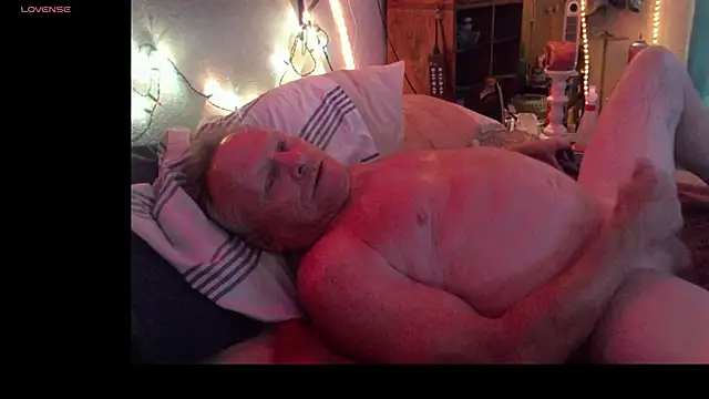 Pussyeat2please online show from February 13, 2026, 12:45 pm