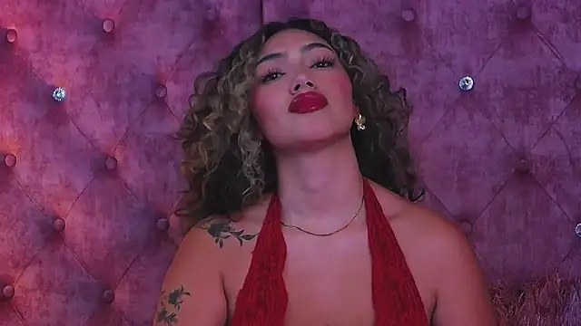 Snapshot of MaddisonBelucci chatting on October 24, 2025, 8:38 pm MaddisonBelucci online show from October 24, 2025, 8:38 pm