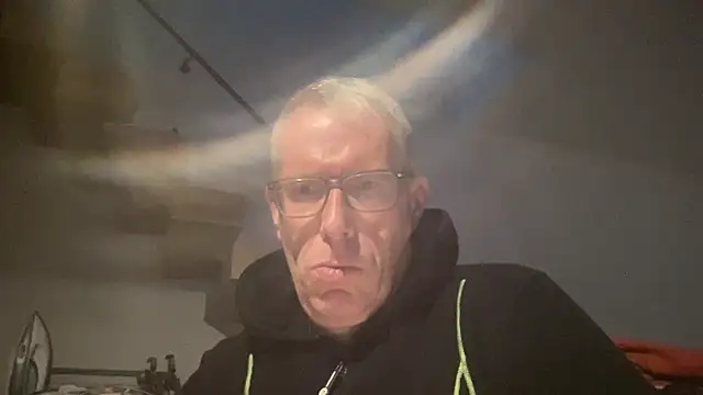 Snapshot of choupipat1 chatting on October 1, 2025, 5:35 am choupipat1 online show from October 1, 2025, 5:35 am