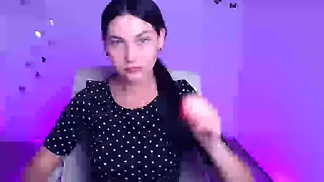 Lune Moon online show from September 13, 2025, 11:32 am