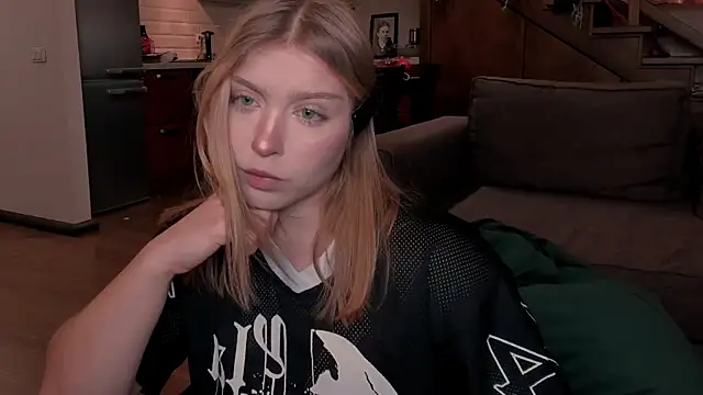 Snapshot of VanillaLivitski chatting on November 3, 2025, 2:29 pm VanillaLivitski online show from November 3, 2025, 2:29 pm