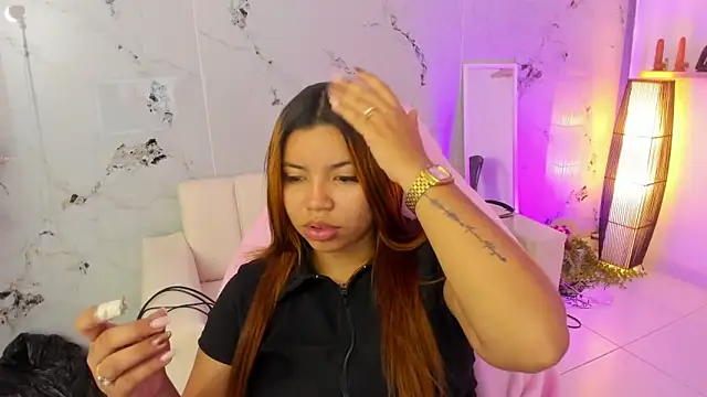 scarlett enjoy1 online show from November 10, 2025, 1:32 pm