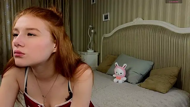 Juuulia  online show from September 22, 2025, 2:41 pm