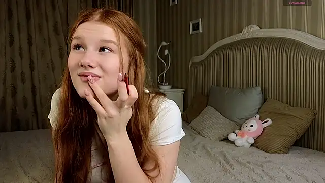 Juuulia  online show from November 7, 2025, 2:28 pm