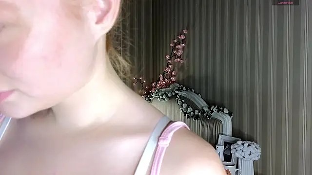 Juuulia  online show from March 3, 2026, 2:56 pm