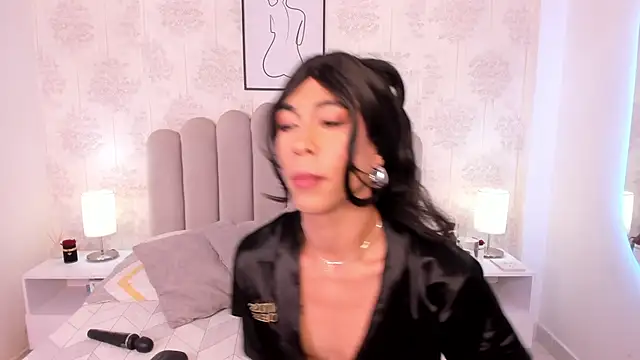 ShaynaHosk online show from January 14, 2026, 7:52 pm