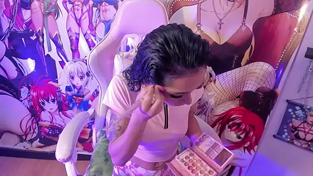 Kylie Moan online show from October 10, 2025, 4:44 am