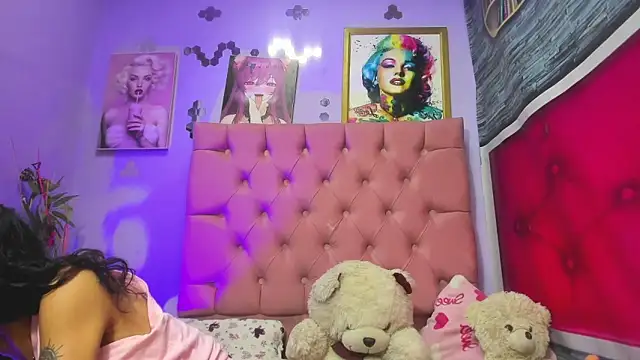 Kylie Moan online show from November 4, 2025, 4:22 am