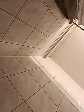 Radsjxh online show from February 9, 2026, 2:43 pm