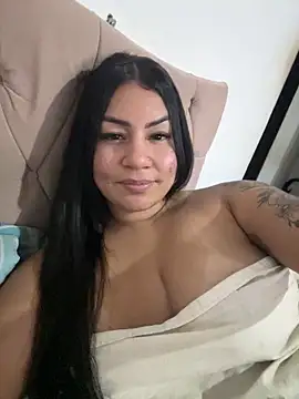 julianamascarada online show from October 17, 2025, 2:15 am