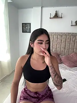 EmiilyEvans  online show from September 12, 2025, 9:37 pm