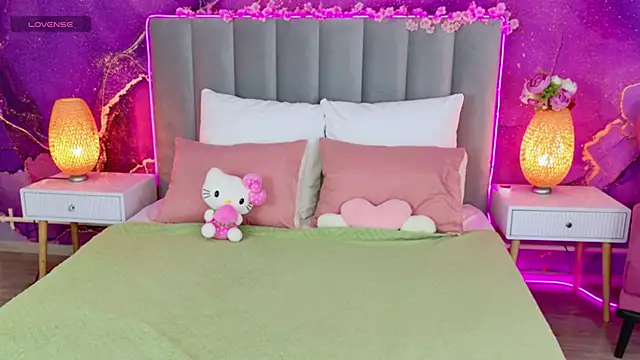 Ketrin Jones online show from September 25, 2025, 5:00 am