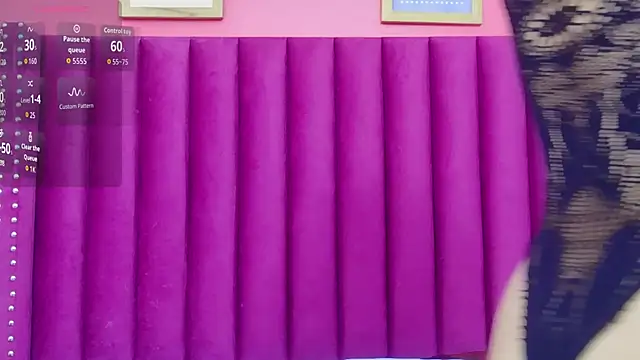 cutepetitee online show from October 7, 2025, 8:06 pm