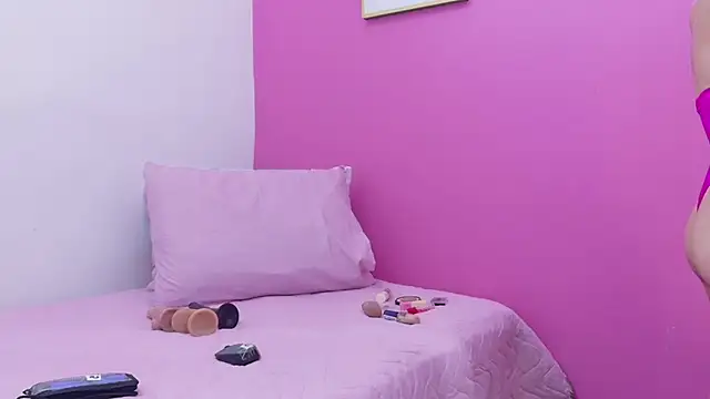 cutepetitee online show from November 3, 2025, 7:37 pm