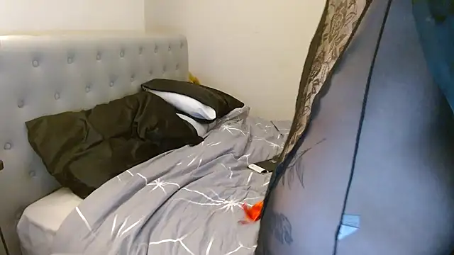 EmiWinters23 online show from November 8, 2025, 9:35 pm