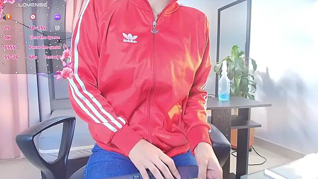 Snapshot of saray_reese chatting on September 13, 2025, 1:00 pm saray reese online show from September 13, 2025, 1:00 pm