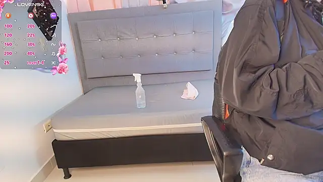 Snapshot of saray_reese chatting on September 25, 2025, 12:20 pm saray reese online show from September 25, 2025, 12:20 pm