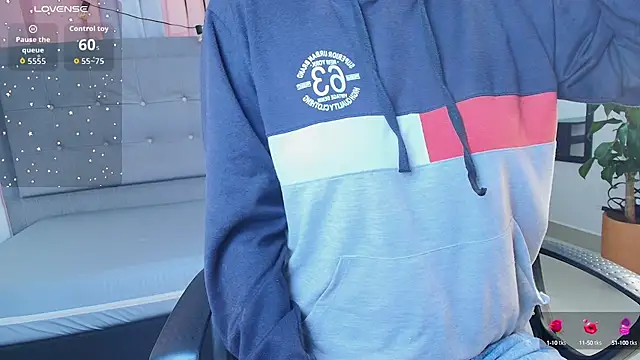 Snapshot of saray_reese chatting on September 27, 2025, 12:32 pm saray reese online show from September 27, 2025, 12:32 pm