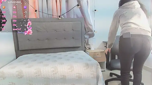 Snapshot of saray_reese chatting on September 29, 2025, 12:21 pm saray reese online show from September 29, 2025, 12:21 pm