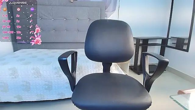 Snapshot of saray_reese chatting on October 3, 2025, 12:24 pm saray reese online show from October 3, 2025, 12:24 pm