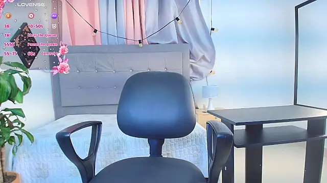 Snapshot of saray_reese chatting on October 7, 2025, 12:13 pm saray reese online show from October 7, 2025, 12:13 pm