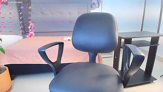 Snapshot of saray_reese chatting on October 15, 2025, 1:22 pm saray reese online show from October 15, 2025, 1:22 pm