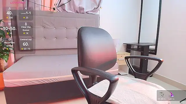 Snapshot of saray_reese chatting on October 29, 2025, 1:02 pm saray reese online show from October 29, 2025, 1:02 pm