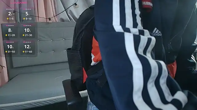 Snapshot of saray_reese chatting on October 31, 2025, 12:17 pm saray reese online show from October 31, 2025, 12:17 pm