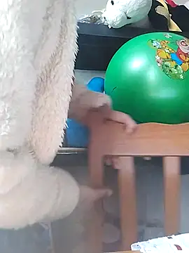 dyjaA online show from November 5, 2025, 10:04 am