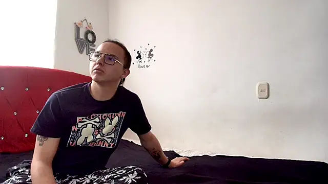 Husbands Horny online show from March 10, 2026, 12:54 pm