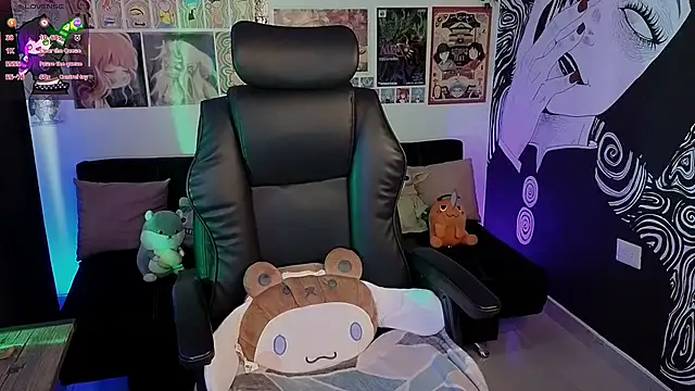 Yuhwan  online show from November 13, 2025, 7:02 pm