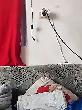 Themaskedgirl21 online show from April 18, 2026, 9:35 am