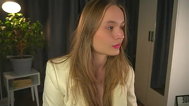 lisa schiele online show from October 3, 2025, 8:17 pm