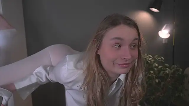 lisa schiele online show from December 22, 2025, 8:28 pm