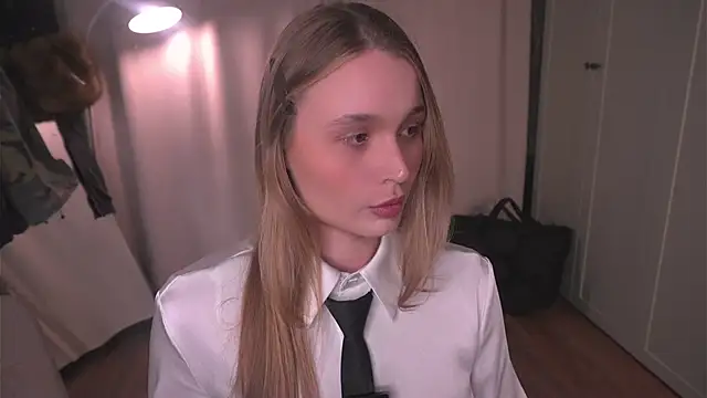 lisa schiele online show from March 20, 2026, 8:14 pm