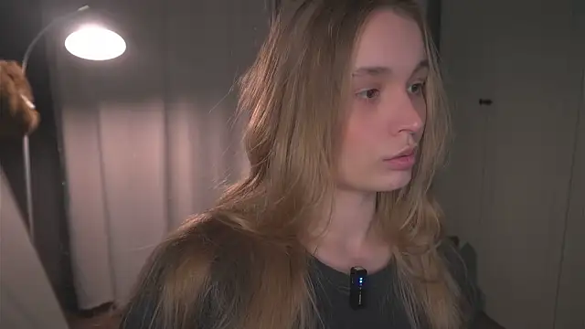 lisa schiele online show from April 6, 2026, 8:32 pm