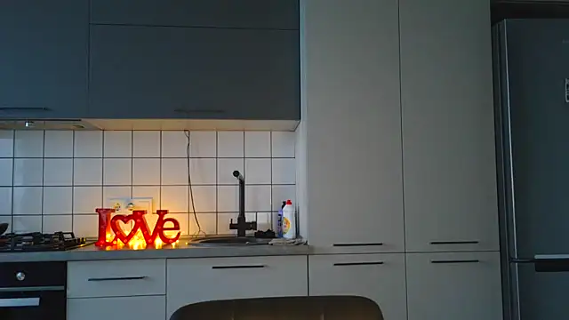 EvaMelnik online show from September 25, 2025, 2:32 pm