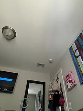 zanaaluvv online show from September 15, 2025, 12:49 pm