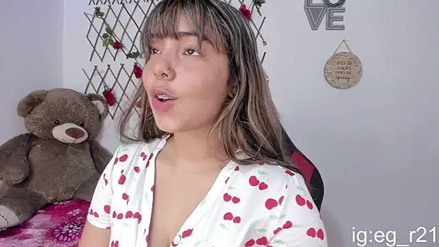 Snapshot of emma_grays2 chatting on October 31, 2025, 5:41 am emma grays2 online show from October 31, 2025, 5:41 am