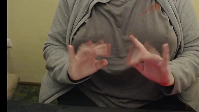 LunoviaXL online show from November 12, 2025, 7:13 pm