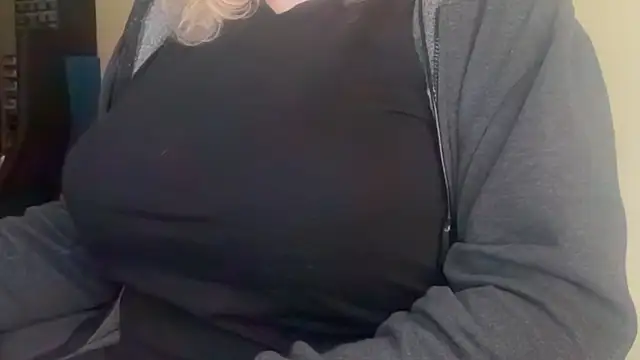 LunoviaXL online show from November 24, 2025, 10:37 am