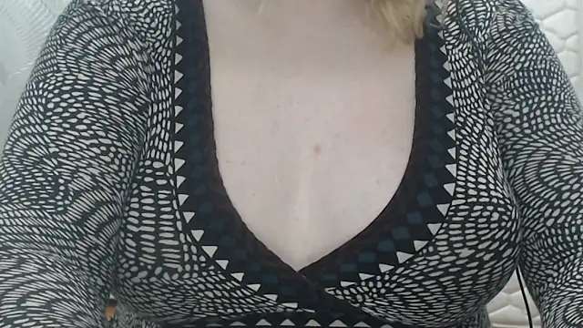 LunoviaXL online show from April 27, 2026, 11:41 am