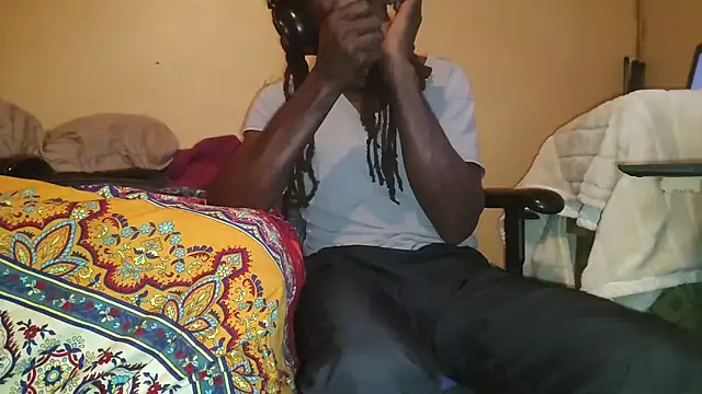 EYEzIAM online show from October 10, 2025, 12:48 pm