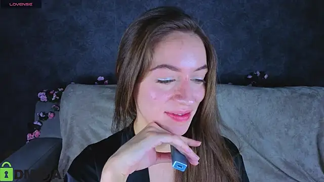 Agnes Wells online show from November 18, 2025, 9:25 am